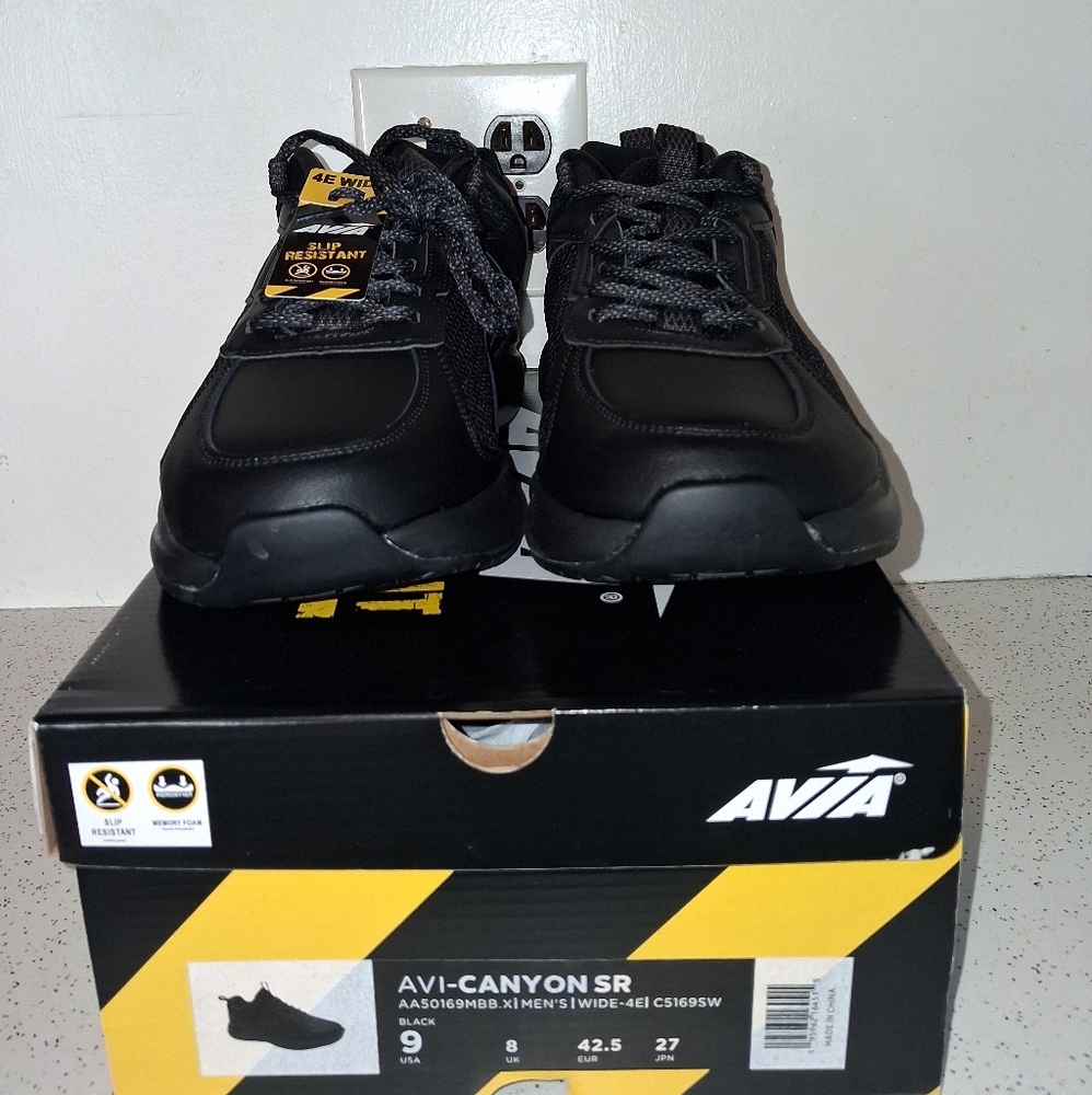 SIZE 9- AVIA , AVI CANYON SR , 4E WIDE , NONSLIP SHOES. NEW. - Picture 3 of 7
